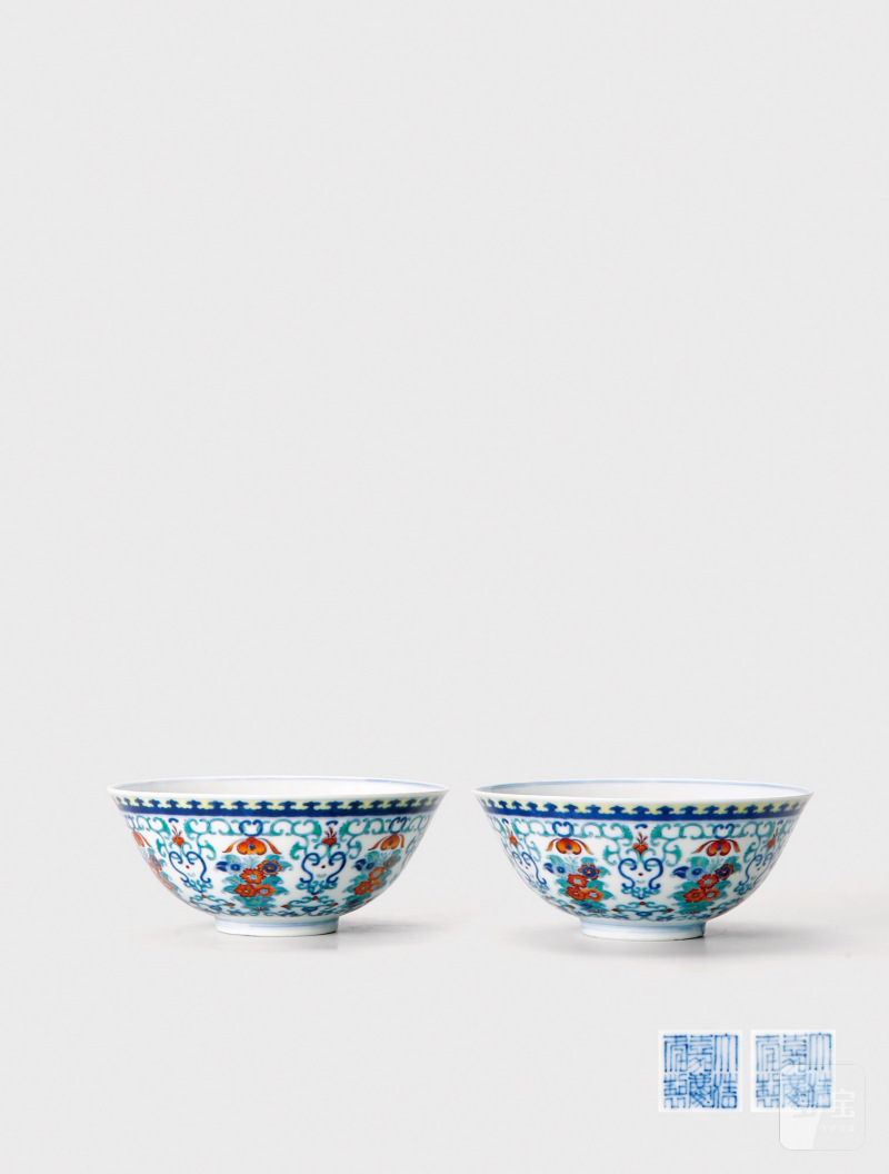 清嘉庆·斗彩簇菊纹碗（一对）